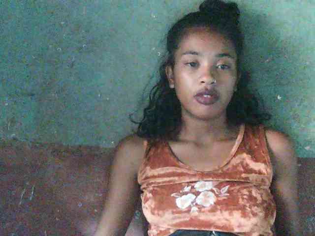 TriciaBella webcam