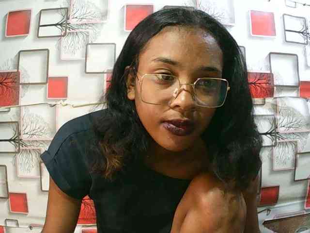 TriciaBella webcam