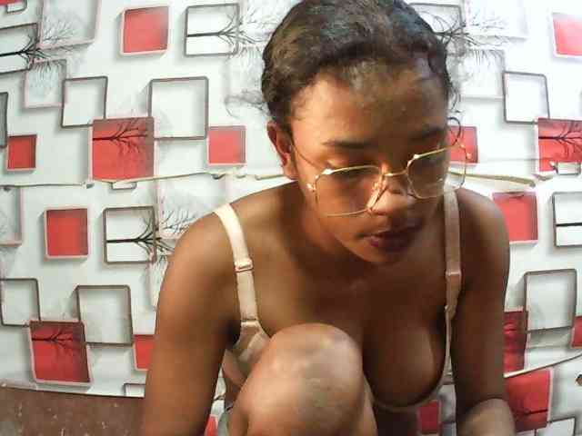 TriciaBella webcam