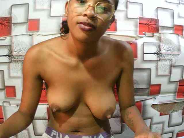 TriciaBella webcam
