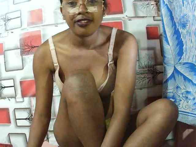 TriciaBella webcam