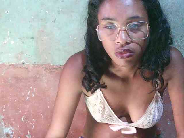 TriciaBella webcam