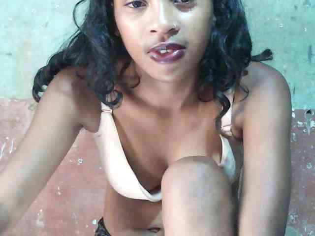 TriciaBella webcam