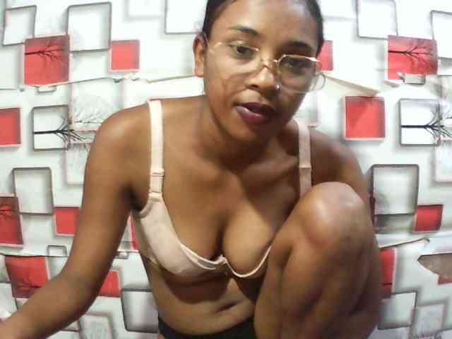 TriciaBella webcam