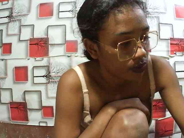 TriciaBella webcam