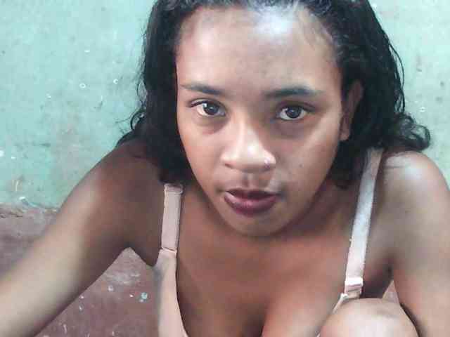 TriciaBella webcam