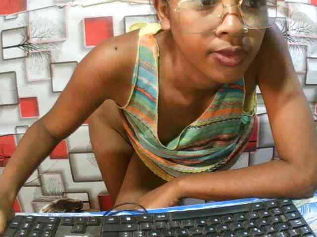 TriciaBella webcam
