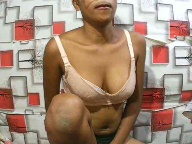 TriciaBella webcam