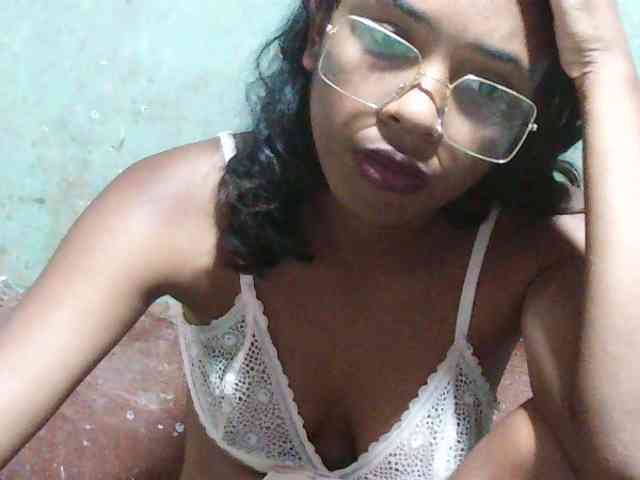 TriciaBella webcam