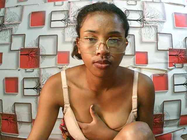 TriciaBella webcam