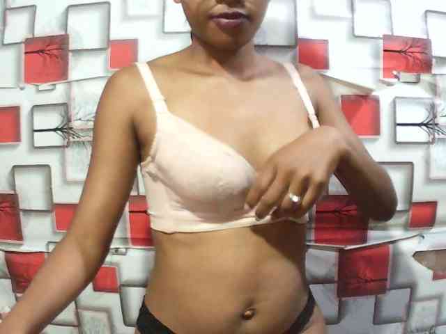 TriciaBella webcam
