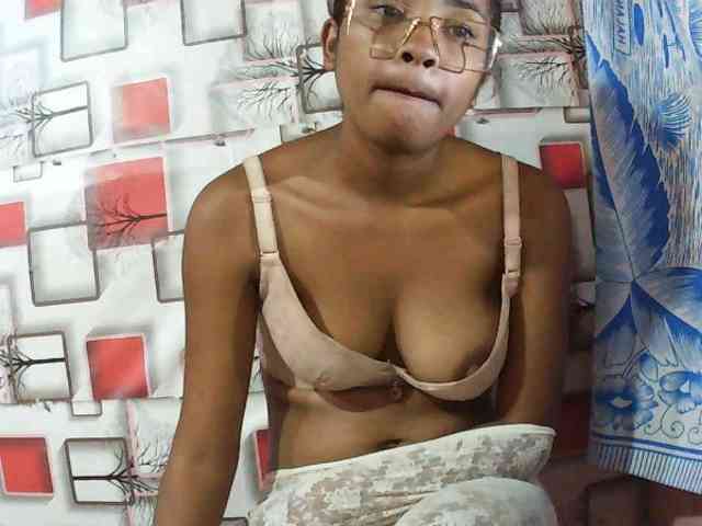 TriciaBella webcam