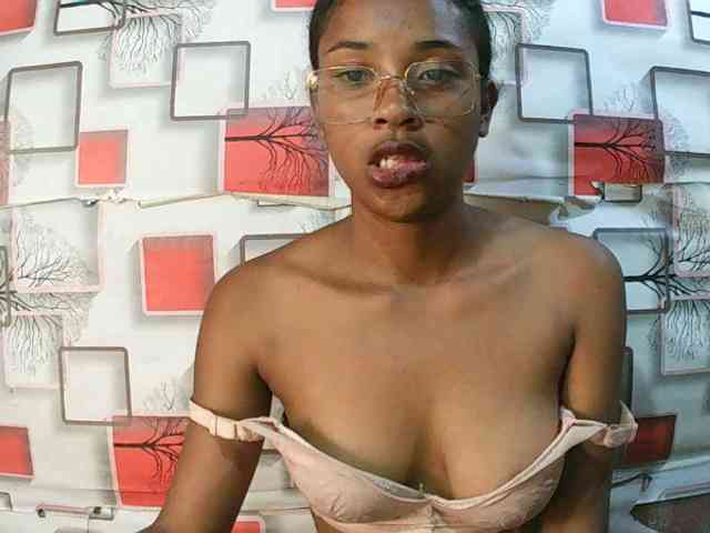 TriciaBella webcam