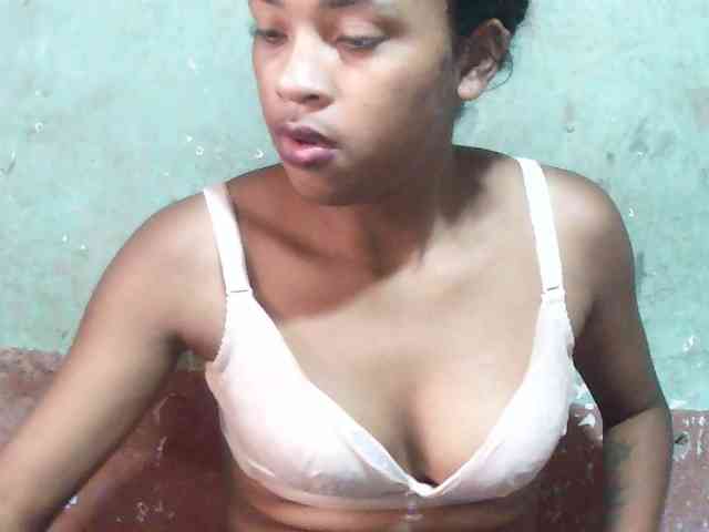 TriciaBella webcam
