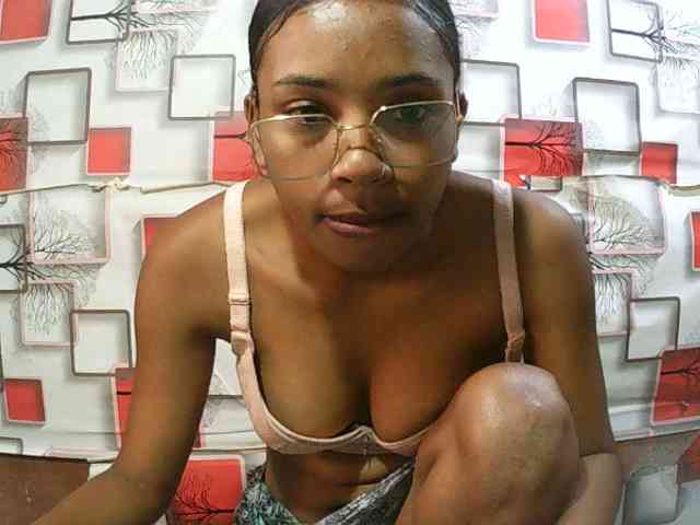 TriciaBella webcam