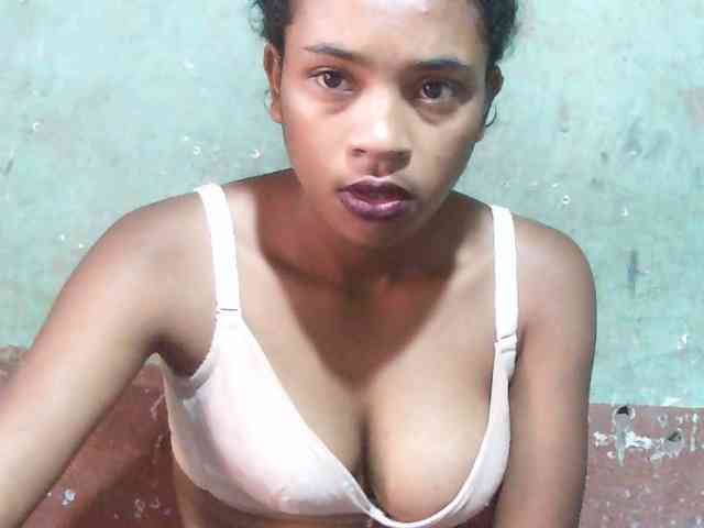 TriciaBella webcam
