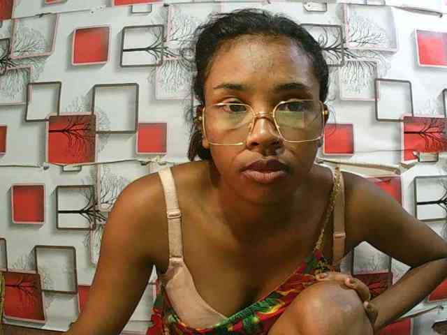 TriciaBella webcam