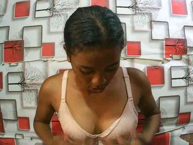 TriciaBella webcam