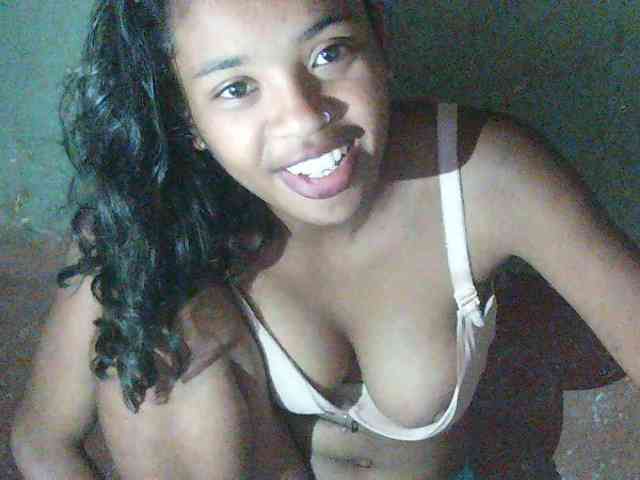 TriciaBella webcam