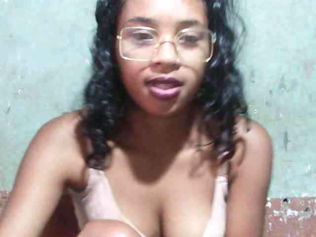 TriciaBella webcam