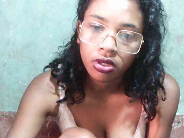 TriciaBella webcam