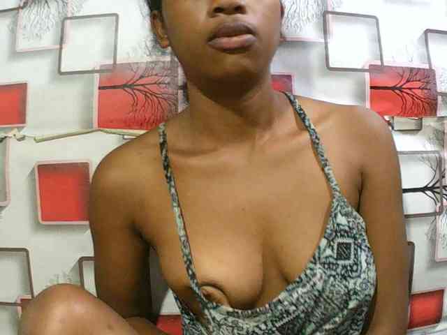 TriciaBella webcam