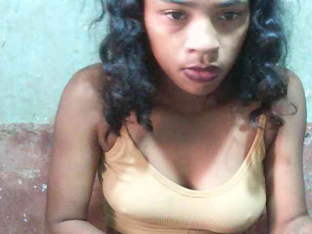 TriciaBella webcam