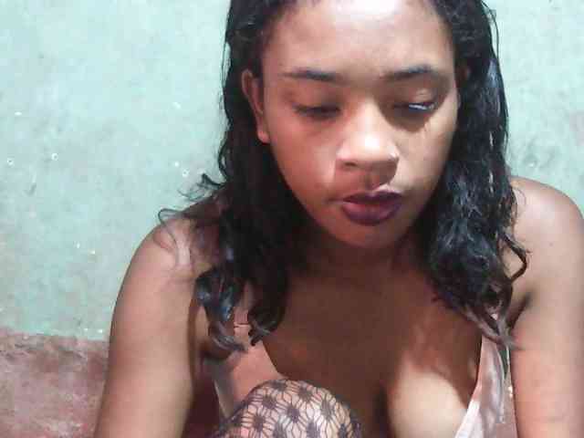 TriciaBella webcam