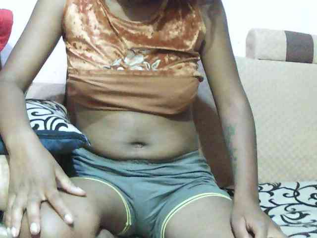 TriciaBella webcam
