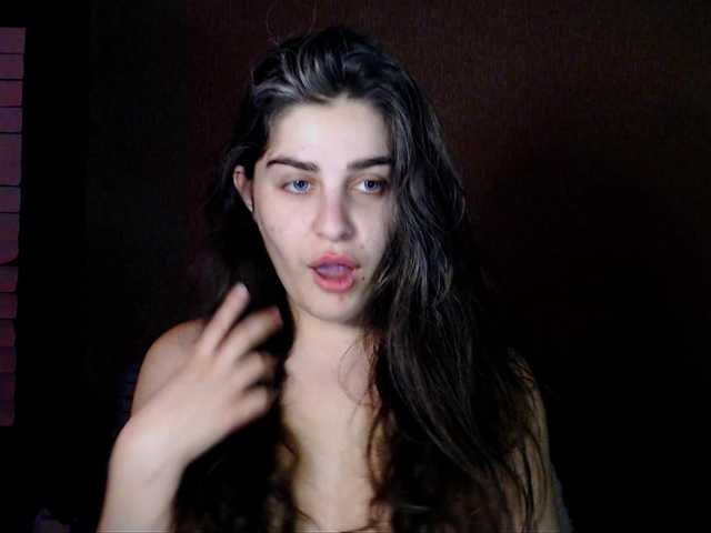 Roselina's BongaCams show and profile