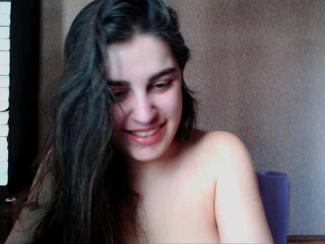 Roselina's BongaCams show and profile