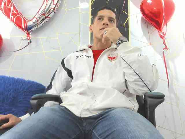 Stevenh Live Webcam on BongaCams