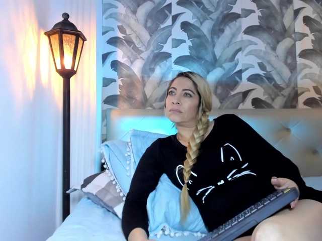 viktoria-davis's BongaCams show and profile