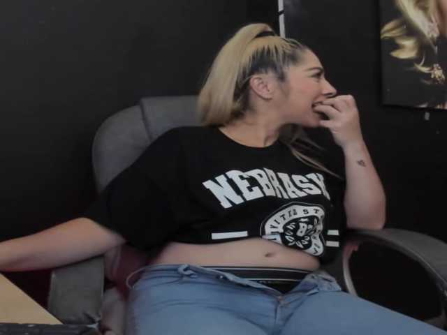 viktoria-davis's BongaCams show and profile