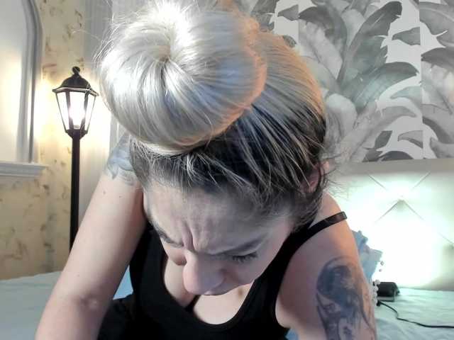 viktoria-davis's BongaCams show and profile