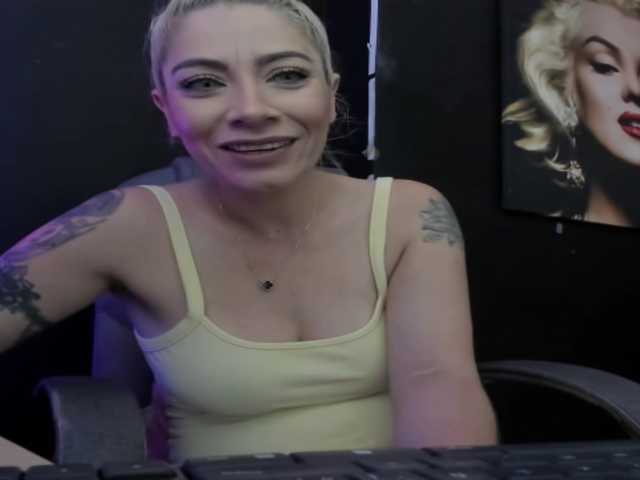 viktoria-davis's BongaCams show and profile