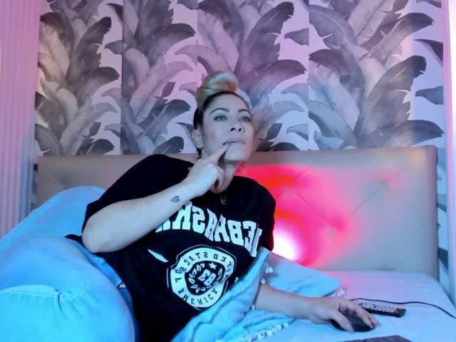 viktoria-davis's BongaCams show and profile