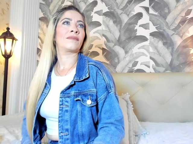 viktoria-davis's BongaCams show and profile