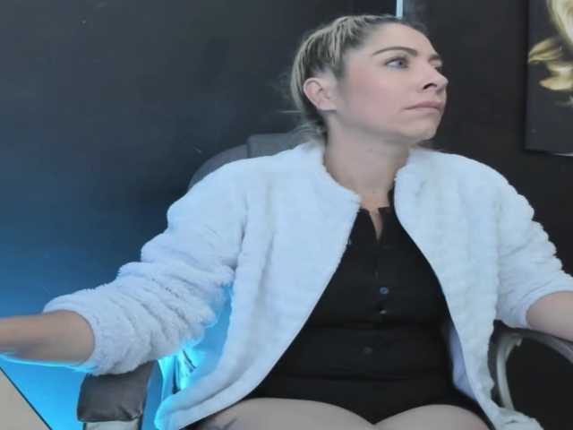 viktoria-davis's BongaCams show and profile