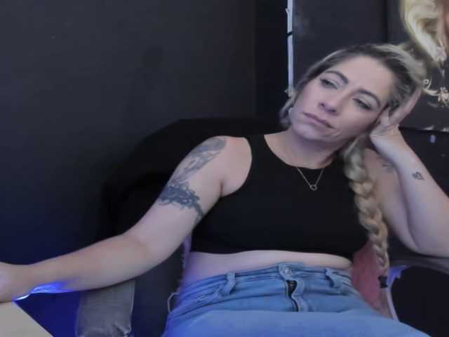 viktoria-davis's BongaCams show and profile