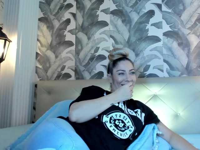 viktoria-davis's BongaCams show and profile