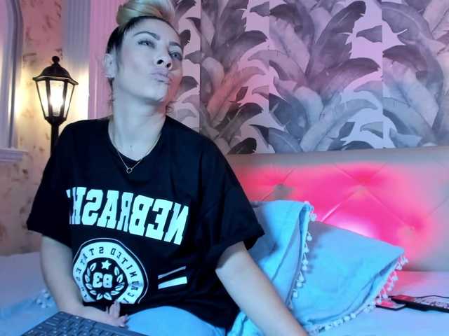 viktoria-davis's BongaCams show and profile