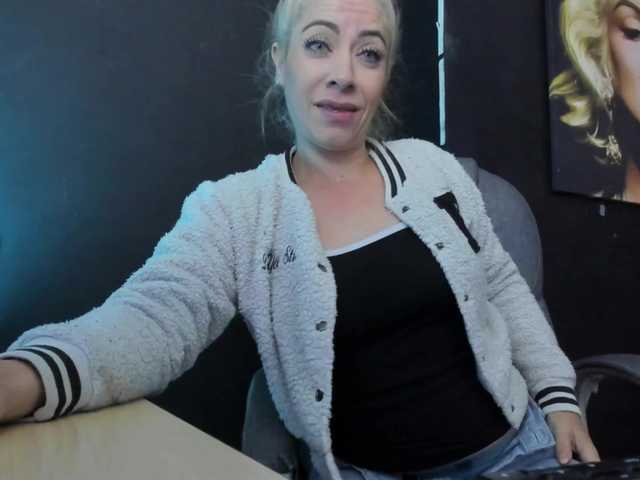 viktoria-davis from BongaCams is Freechat