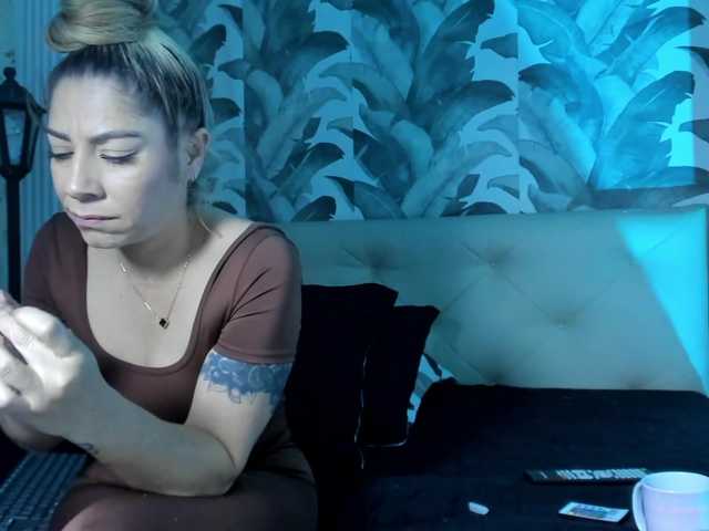 viktoria-davis live cam profile