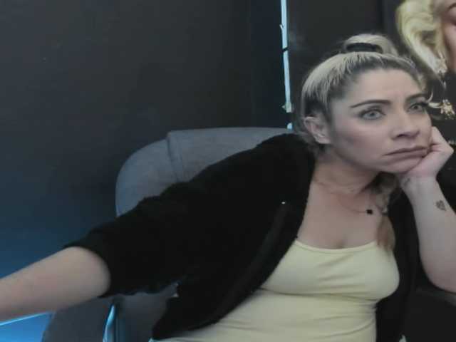 viktoria-davis's BongaCams show and profile