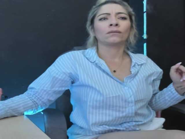 viktoria-davis's BongaCams show and profile