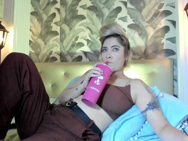 viktoria-davis's BongaCams show and profile