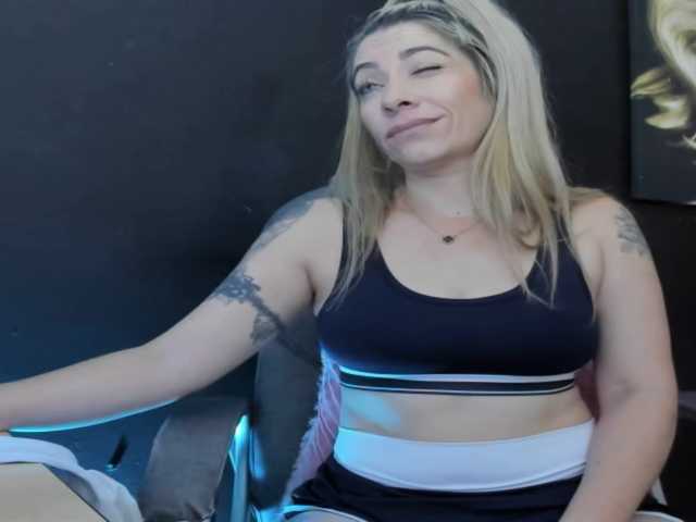 viktoria-davis's BongaCams show and profile