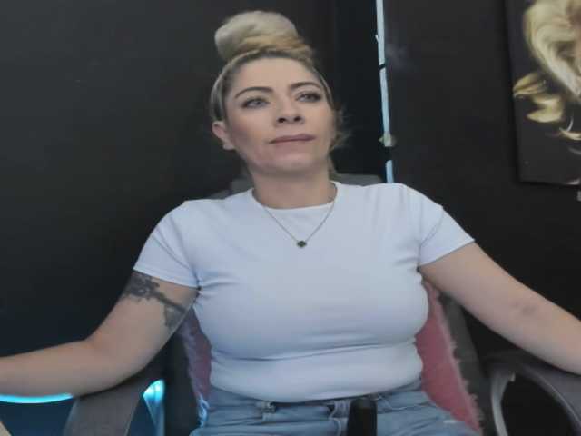 viktoria-davis's BongaCams show and profile