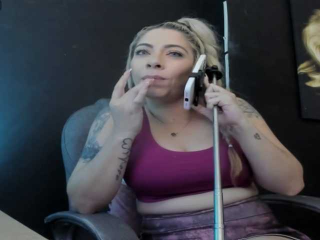 viktoria-davis's BongaCams show and profile